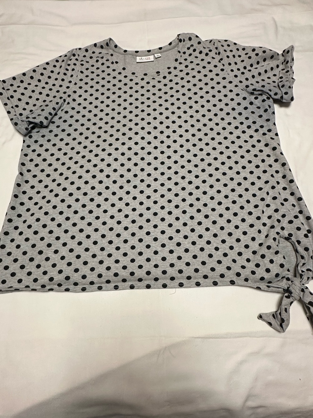 Denim & Co. Polka Dot Tie-Hem Women's Top - Black on Light Gray